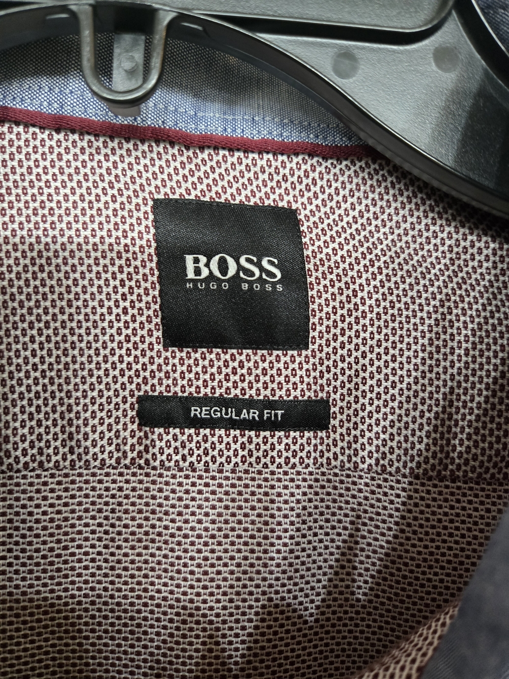 Hugo Boss Standard Fit Dress Shirt XL in Burgundy and White - Picture 3 of 5